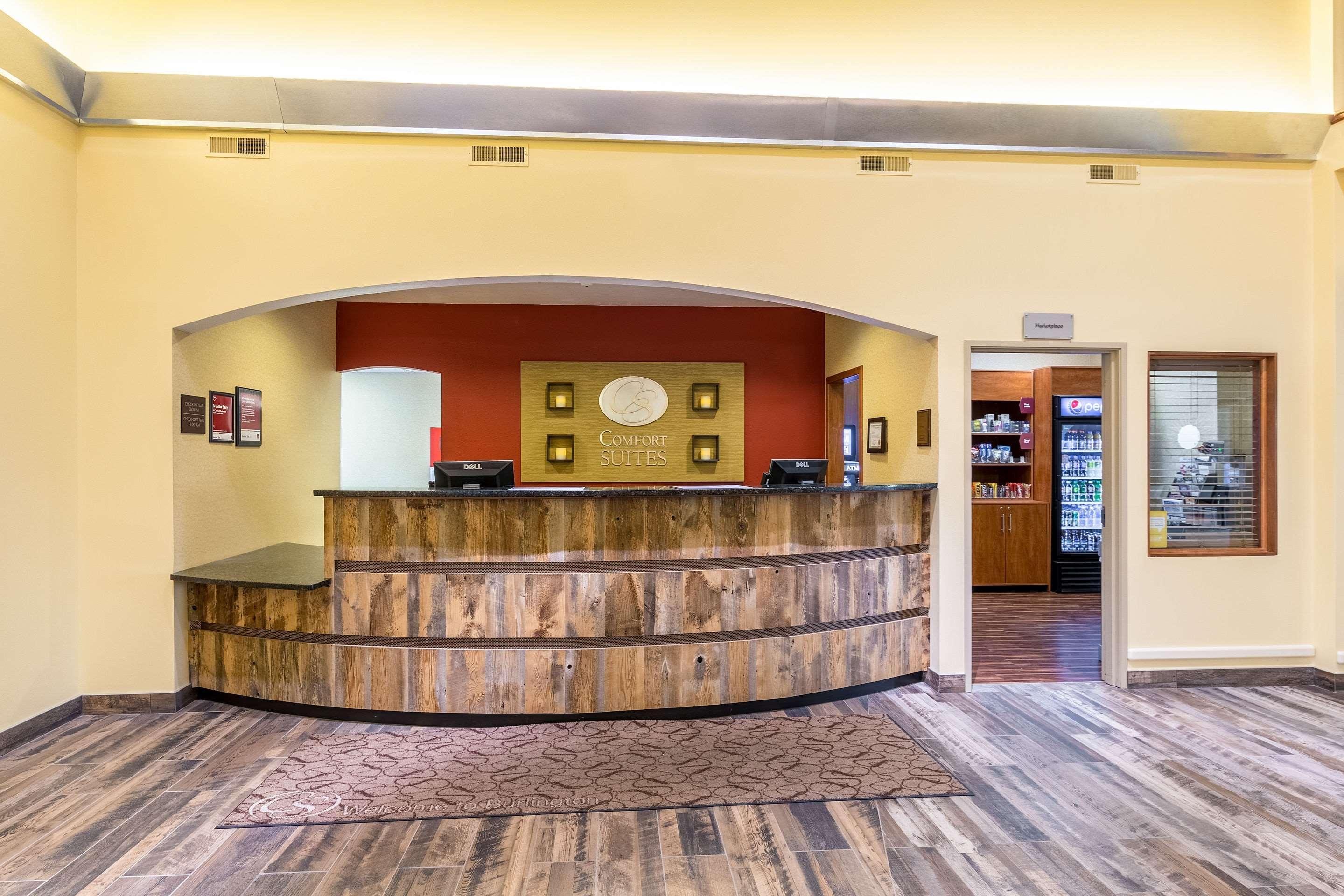 Comfort Suites Burlington Exterior foto